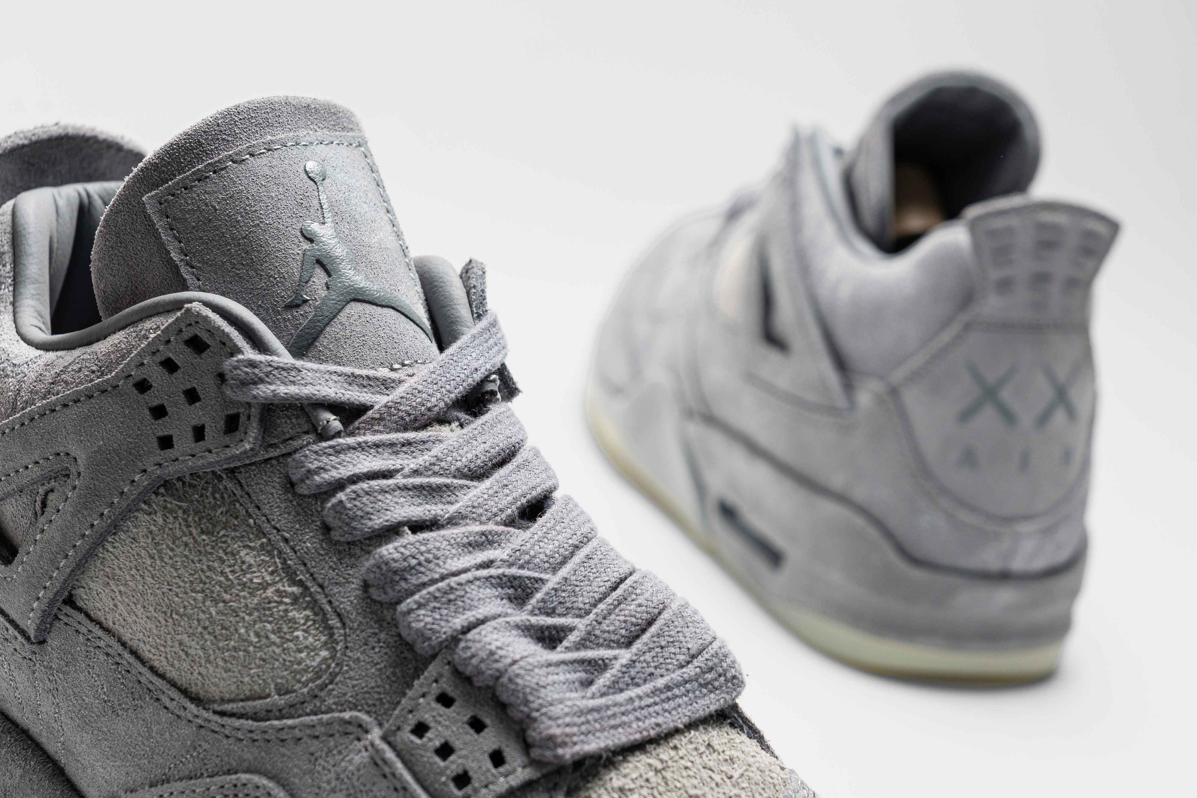 JORDAN 4 RETRO KAWS "COOL GREY"