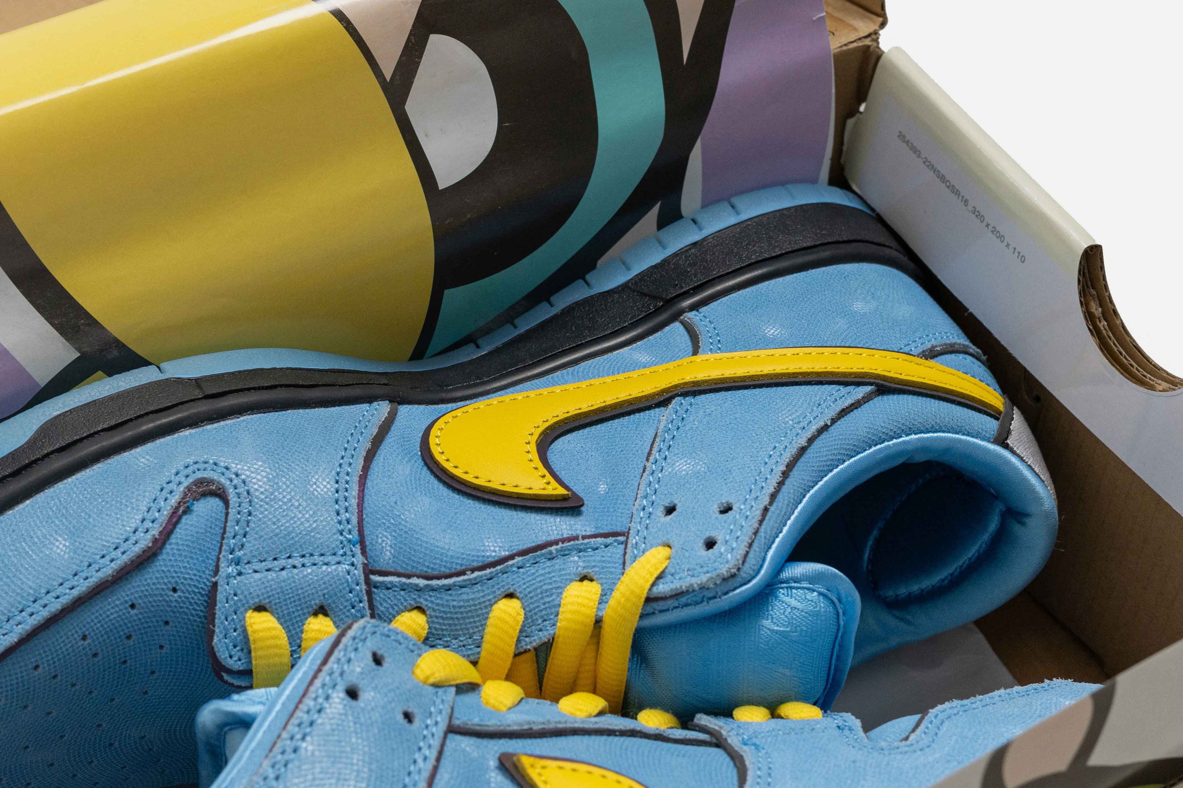 NIKE SB DUNK LOW X THE POWERPUFF GIRLS "BUBBLES"