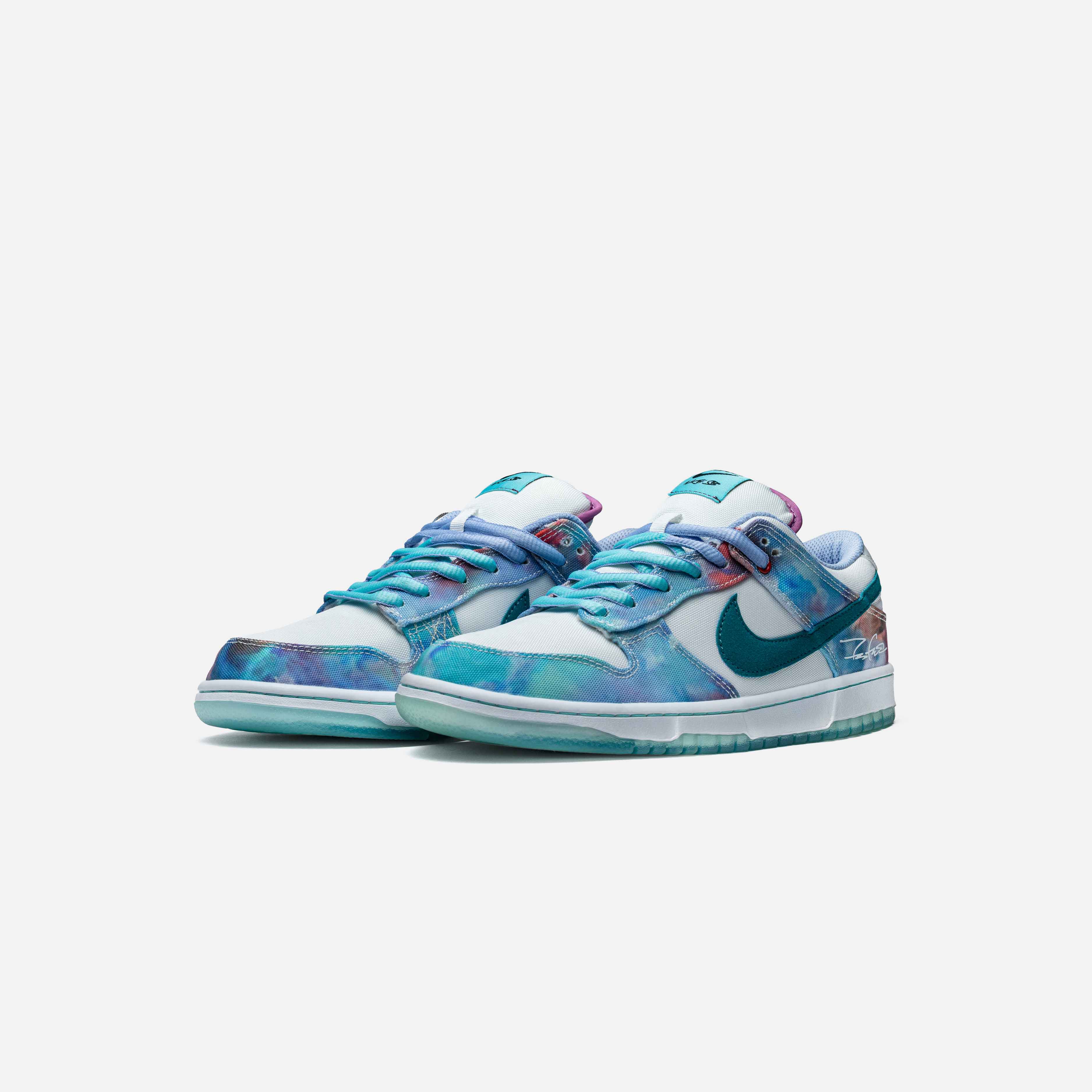 NIKE SB DUNK LOW X FUTURA LABS "BLEACHED AQUA"