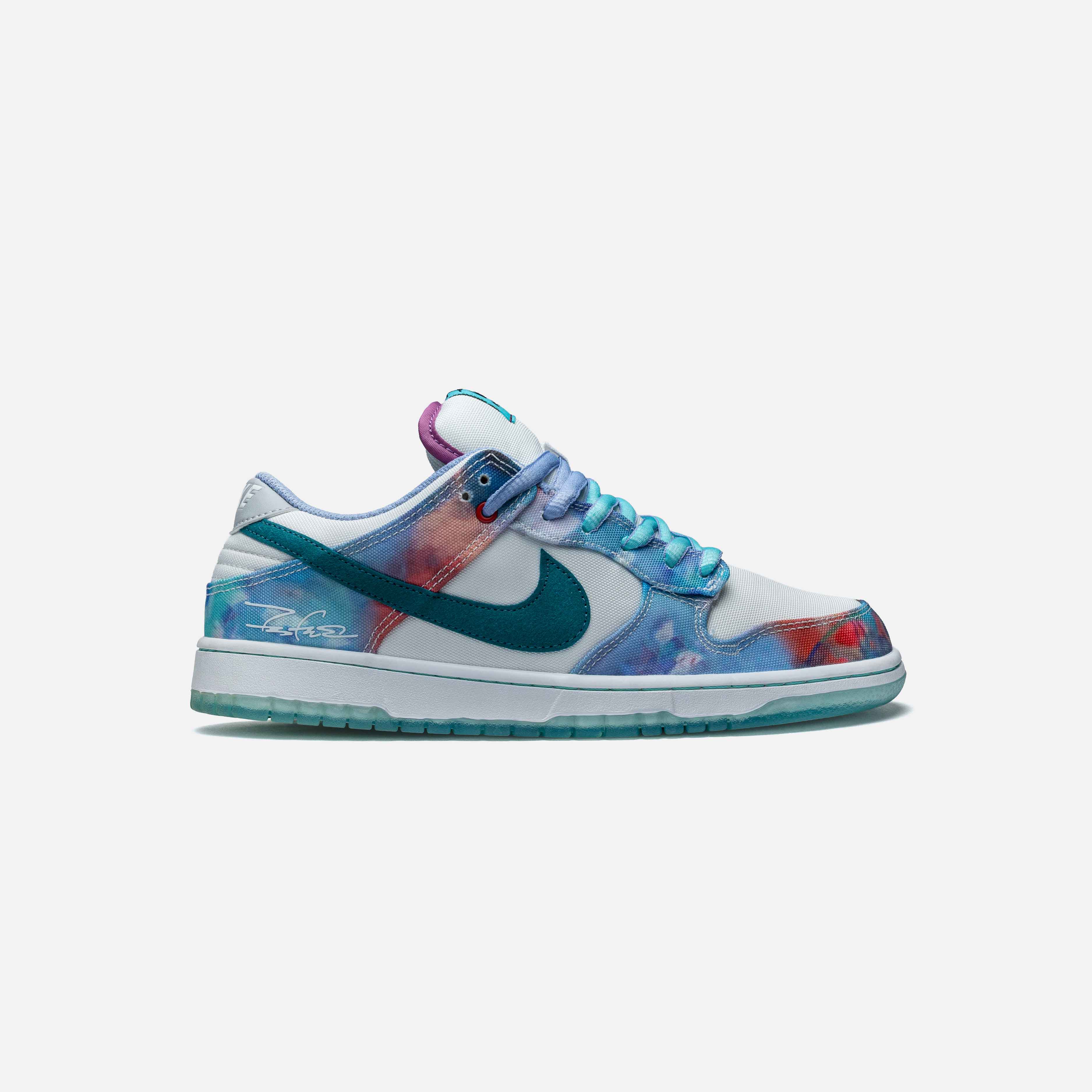 NIKE SB DUNK LOW X FUTURA LABS "BLEACHED AQUA"