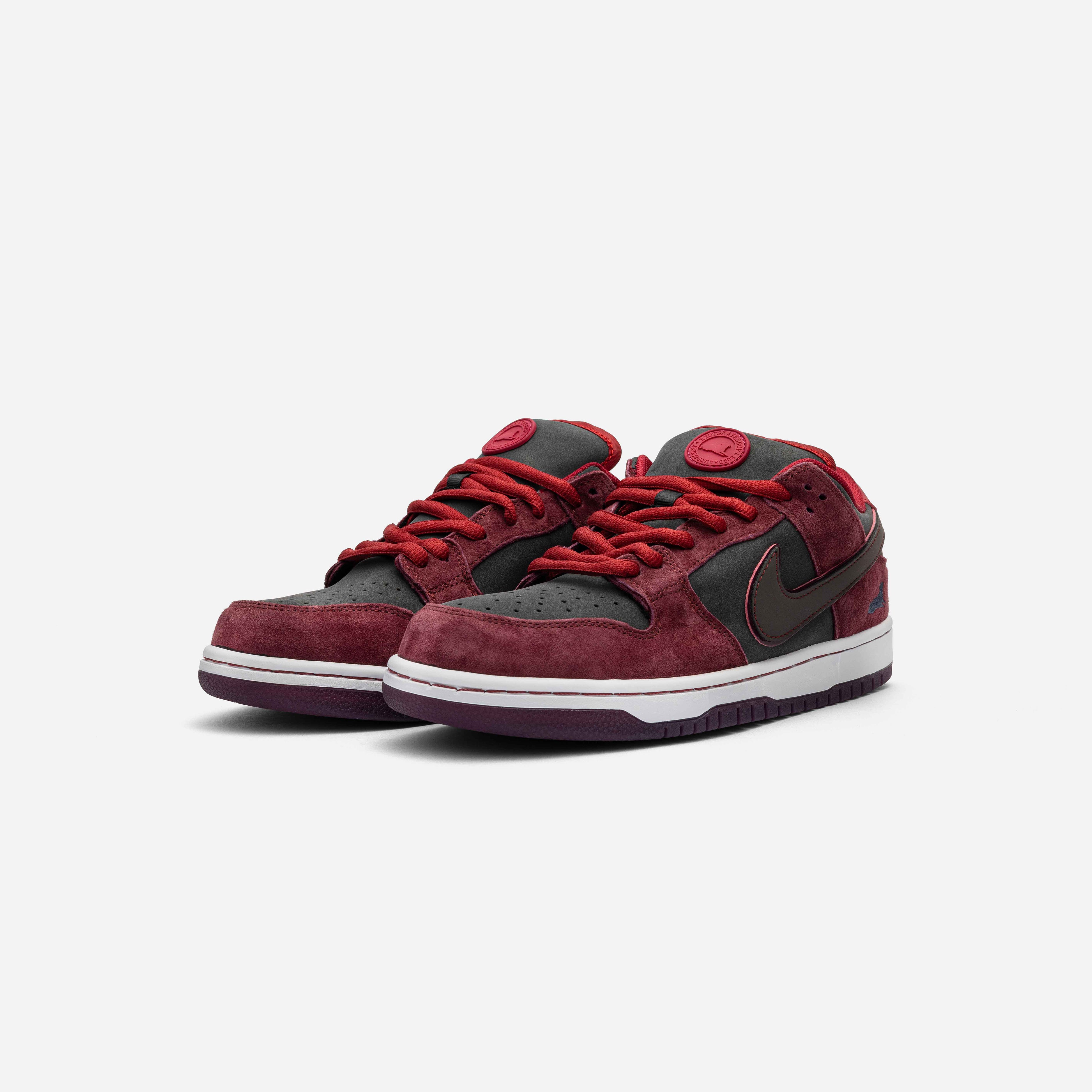 NIKE SB DUNK LOW X RIOT SKATESHOP