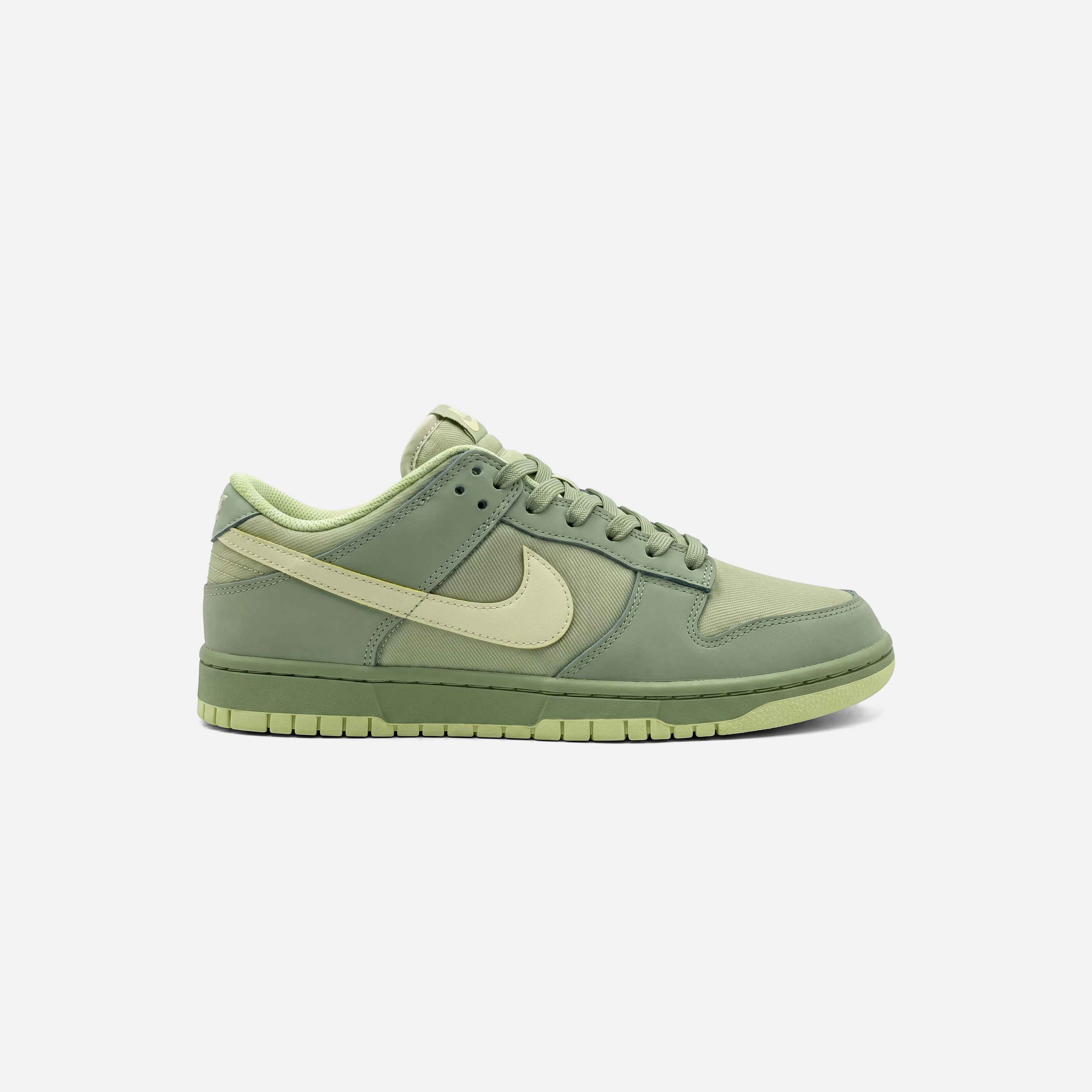 NIKE SB DUNK LOW "OIL GREEN"