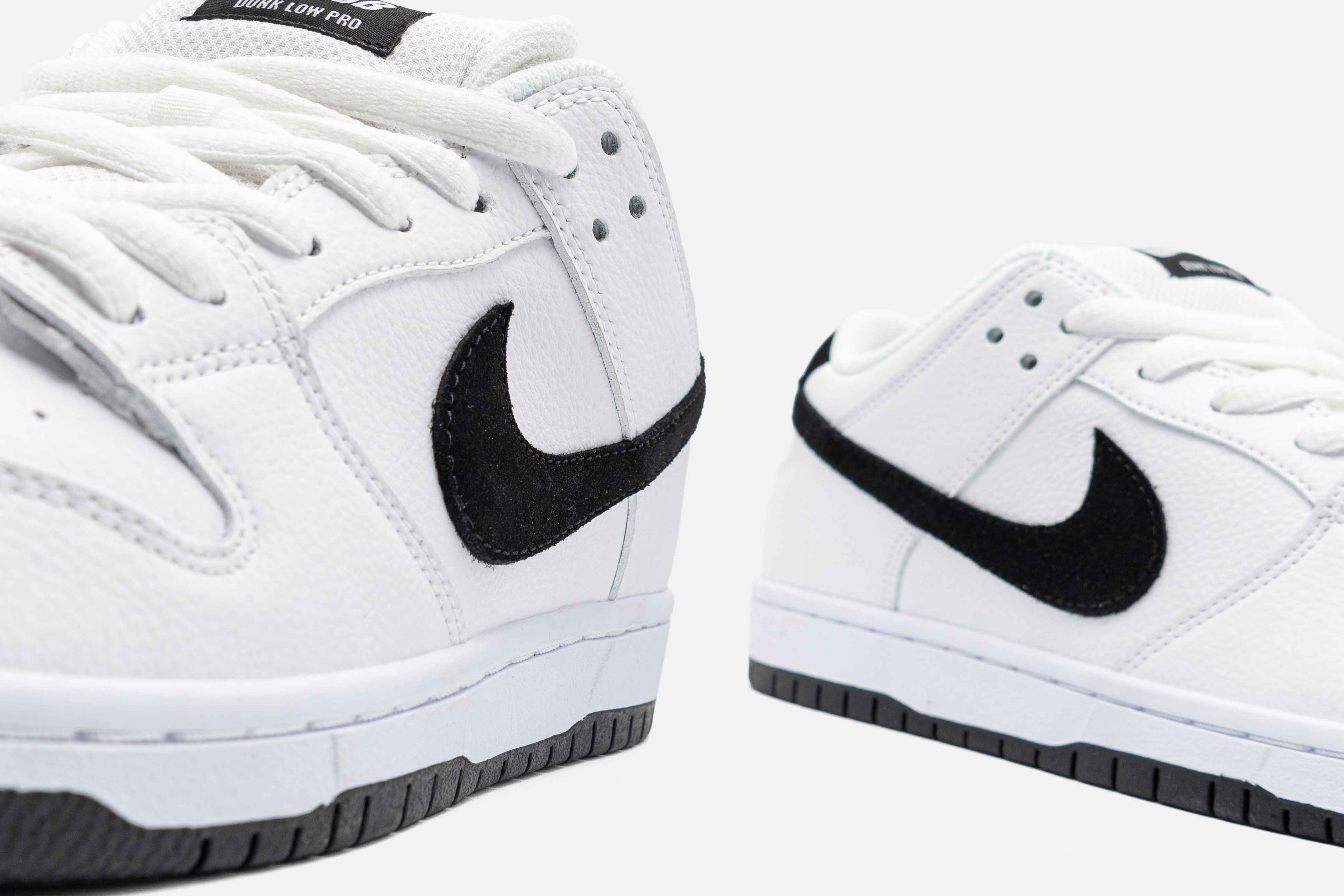 NIKE SB DUNK LOW "WHITE BLACK"