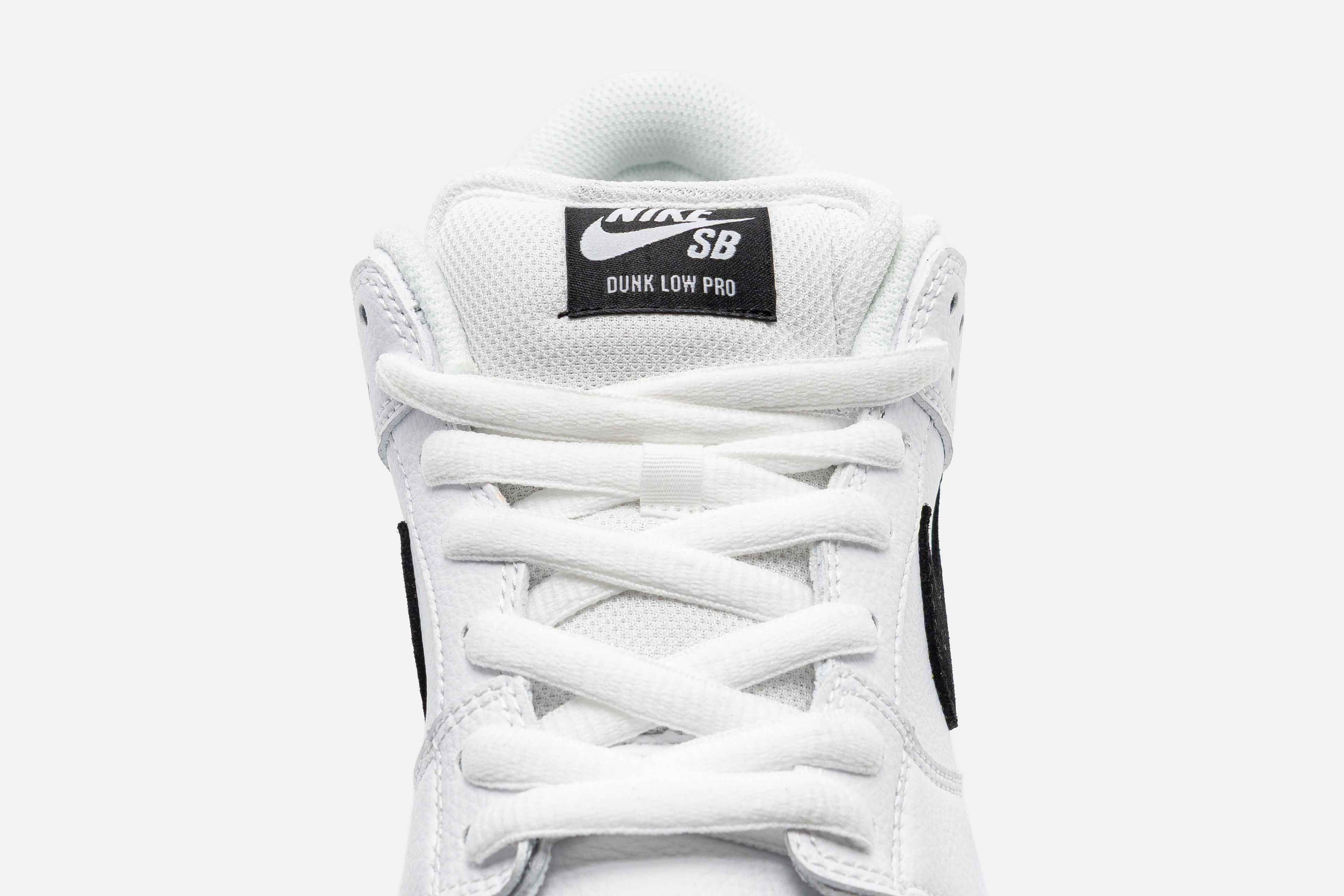 NIKE SB DUNK LOW "WHITE BLACK"