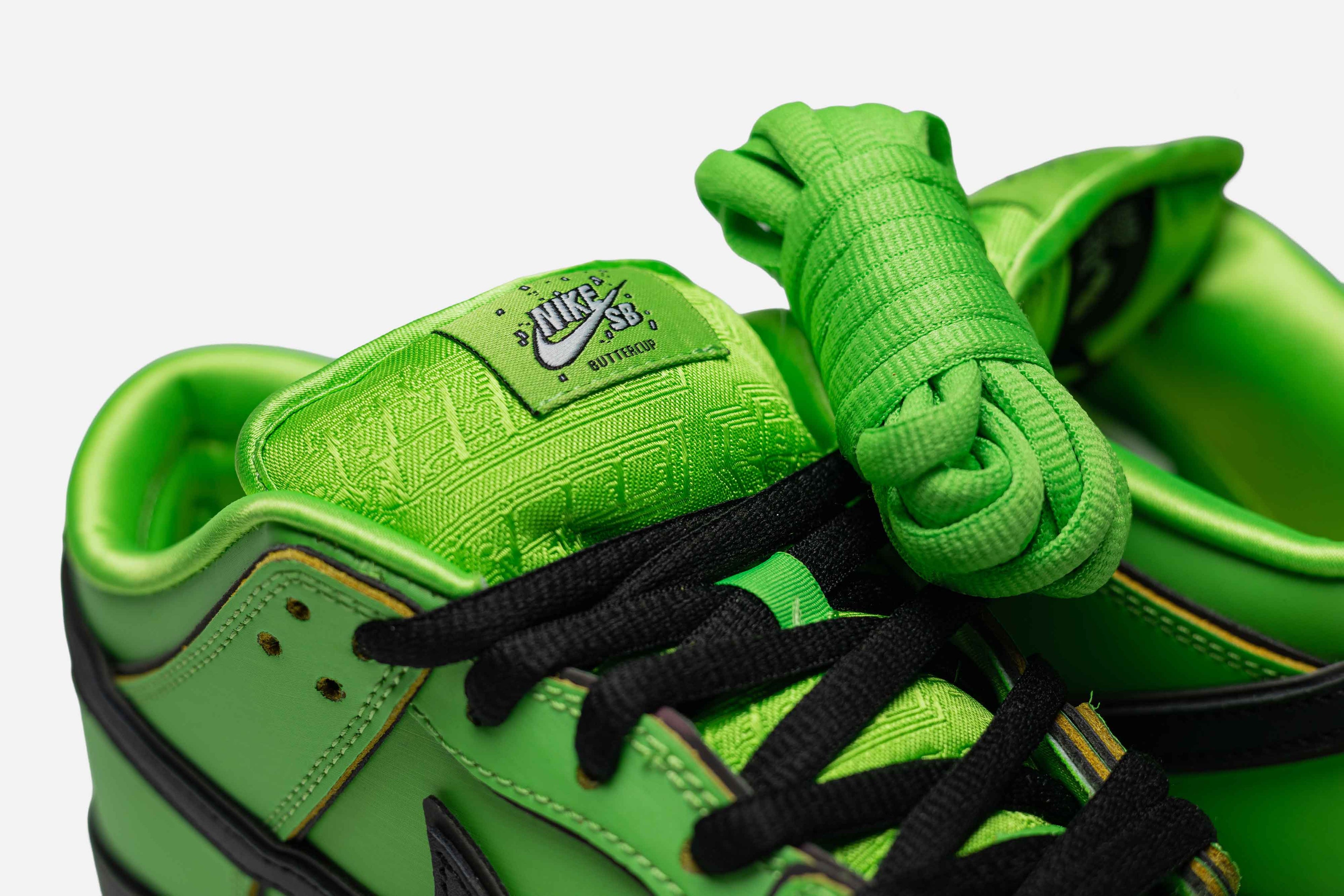 NIKE SB DUNK LOW X THE POWERPUFF GIRLS "BUTTERCUP"