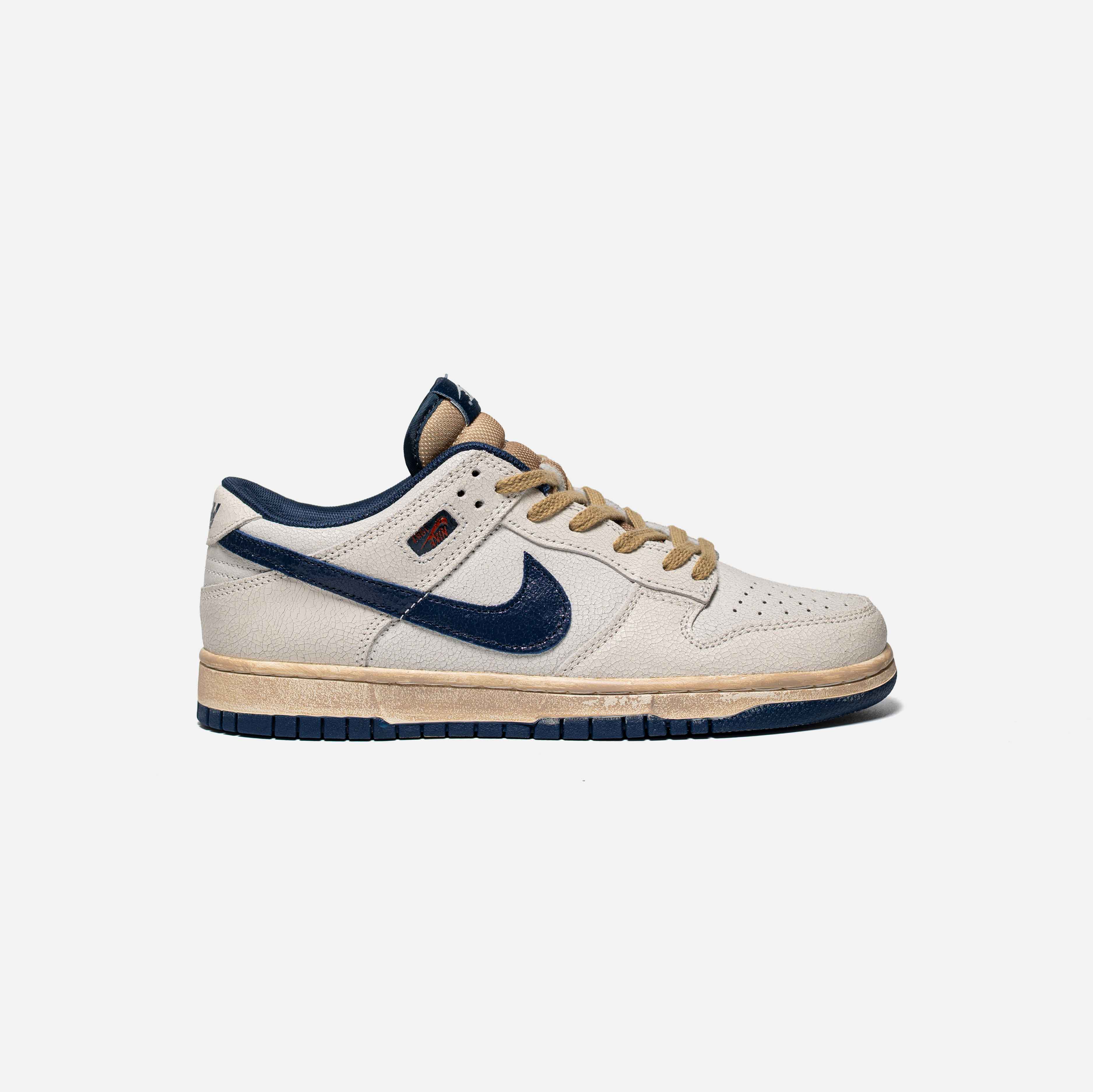 NIKE SB DUNK LOW X STRANGER THINGS "PHANTOM"