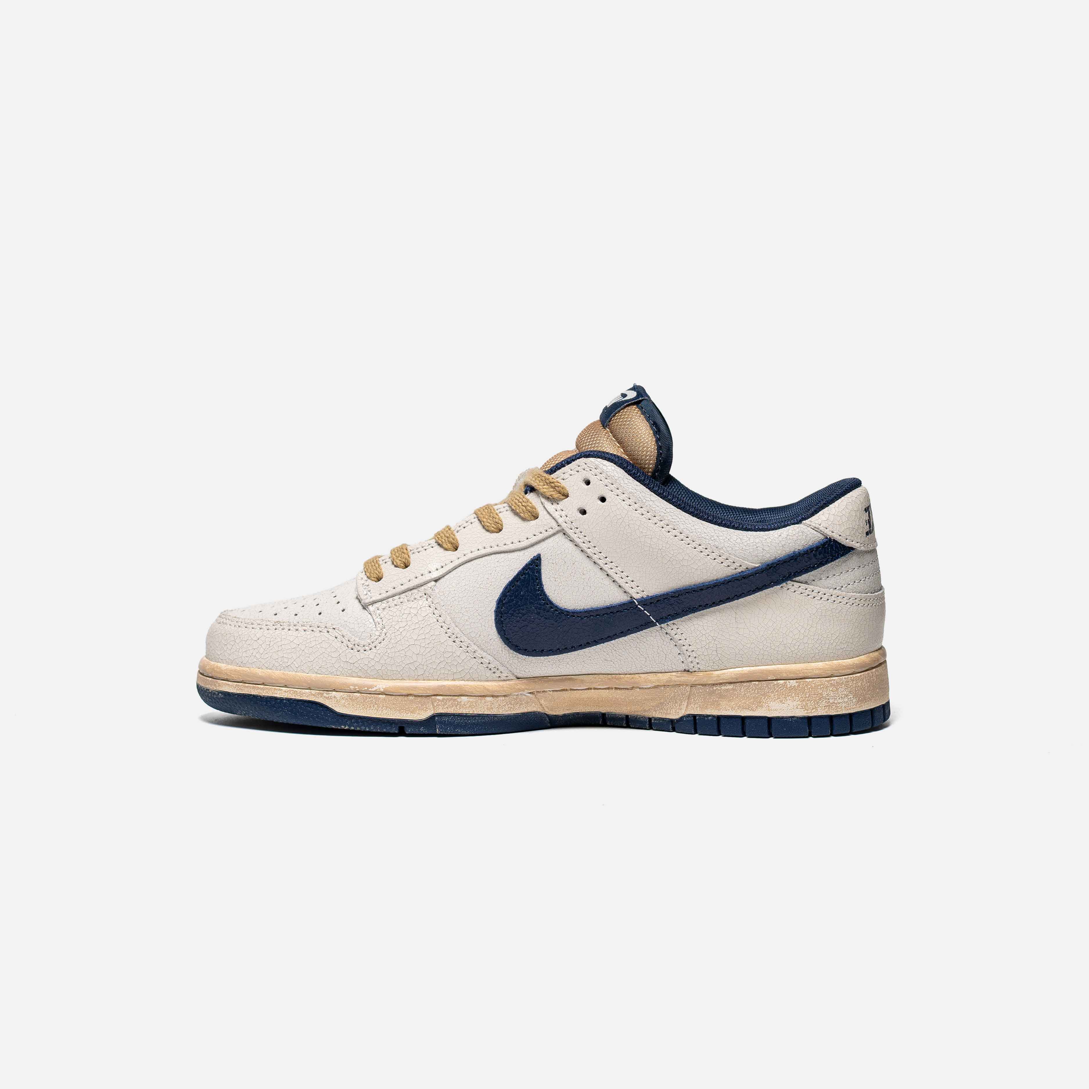 NIKE SB DUNK LOW X STRANGER THINGS "PHANTOM"
