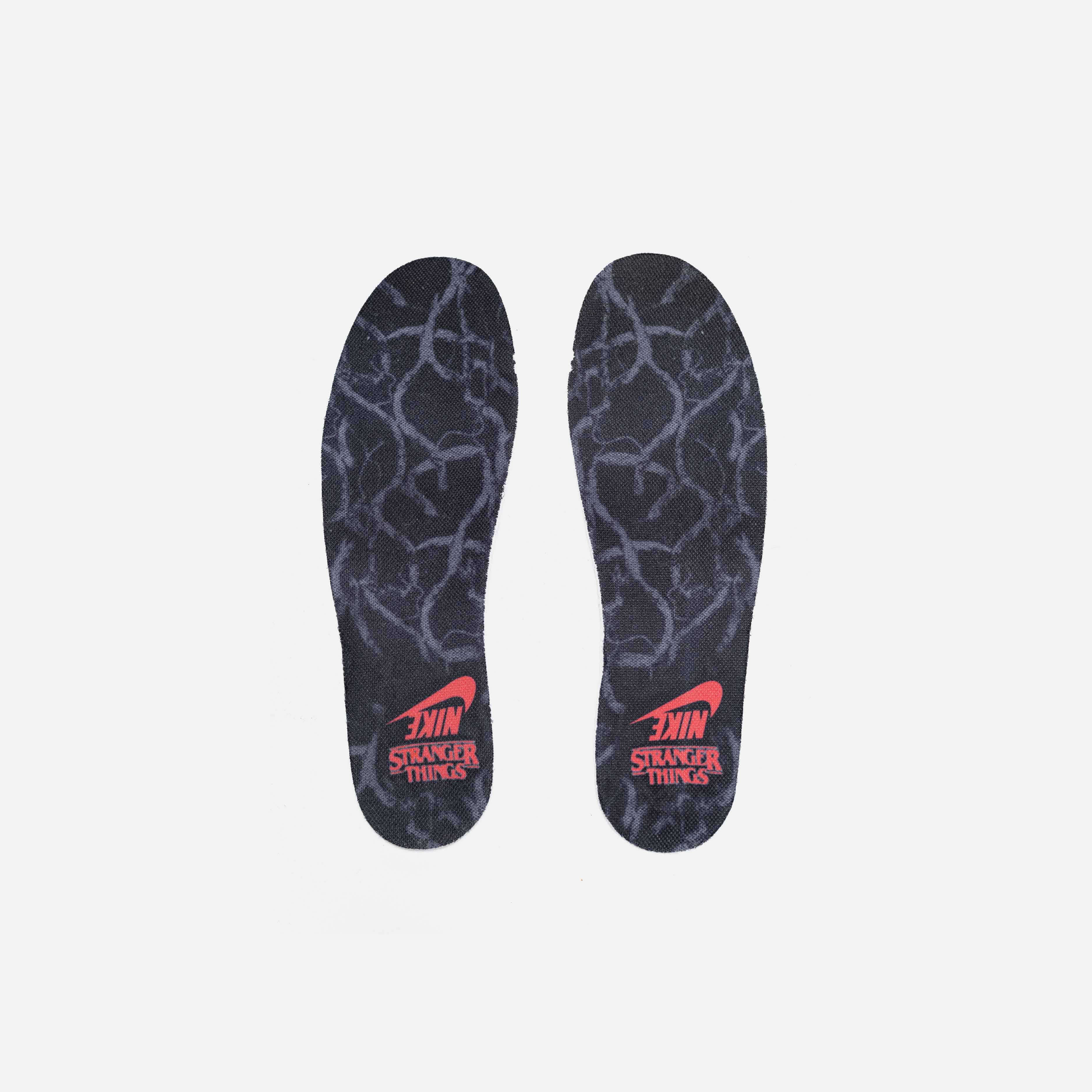 NIKE SB DUNK LOW X STRANGER THINGS "PHANTOM"