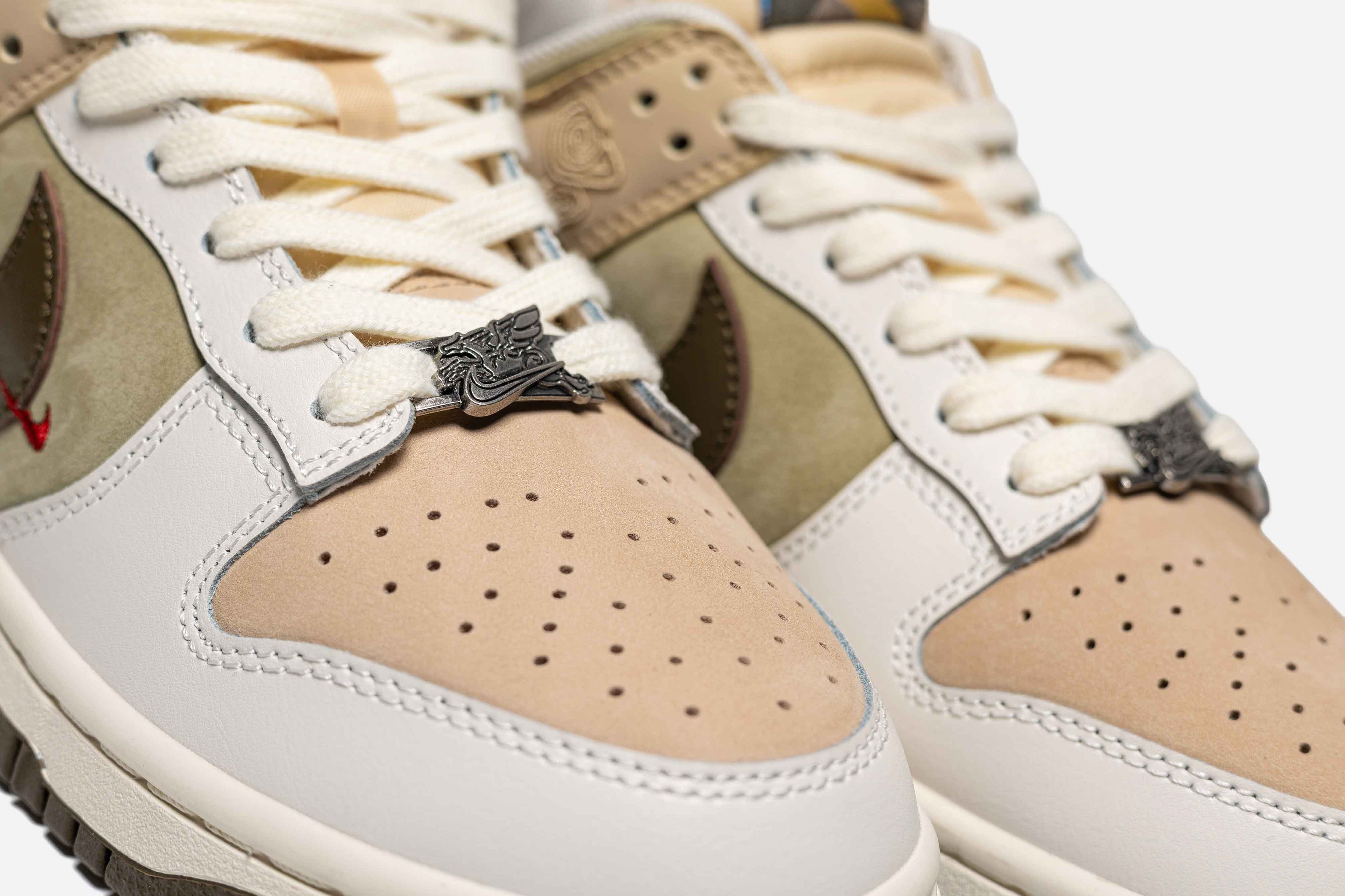NIKE SB DUNK LOW "PEGASUS PACK LINEN PHANTOM"